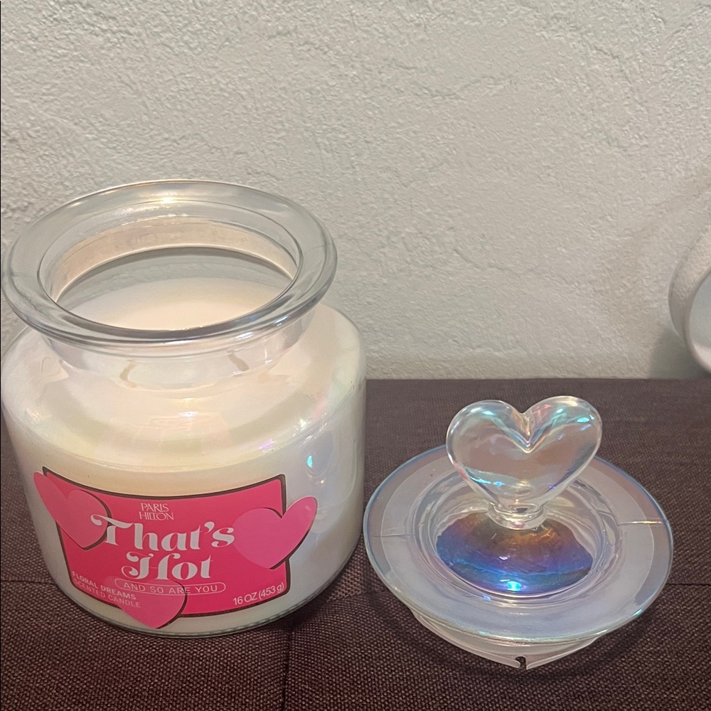 Paris Hilton That's Hot Scented Candle - Pink and White - Picture 3 of 8